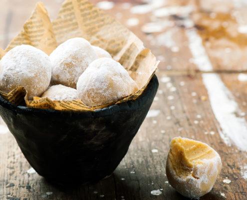 peanut butter protein balls